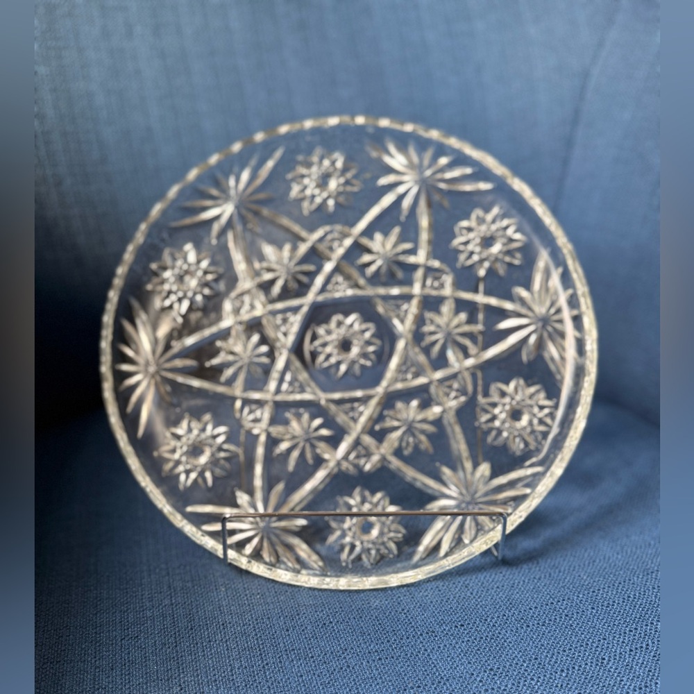 Elegant Clear Glass Decorative Plate